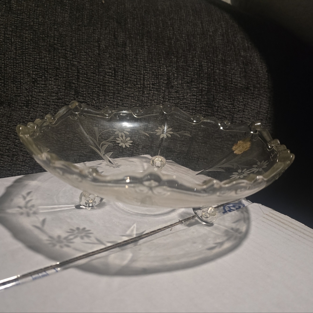 New Martinsville | Radiance Pattern Glass Three-footed Bowl